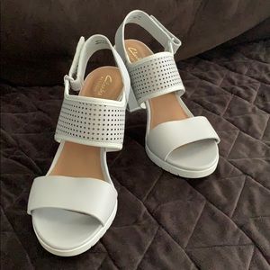 Clarks 9.5 Pastina Mallory (Light Gray)